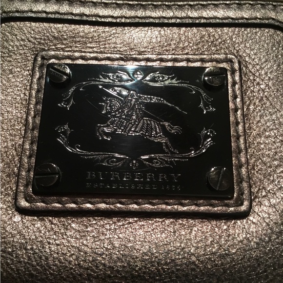 AUTHENTIC BURBERRY COMPACT WALLET IN GOOD PRE-LOVED CONDITION. ONLY $138.00.🔥🔥 - Picture 13 of 14